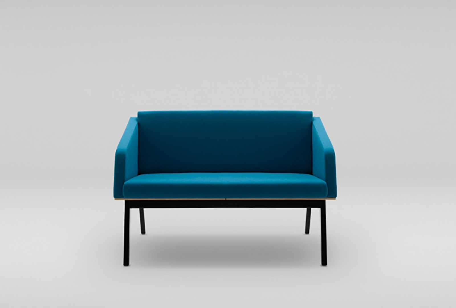 FIN 2 SOFA WITH ARMRESTS WOODEN BASE